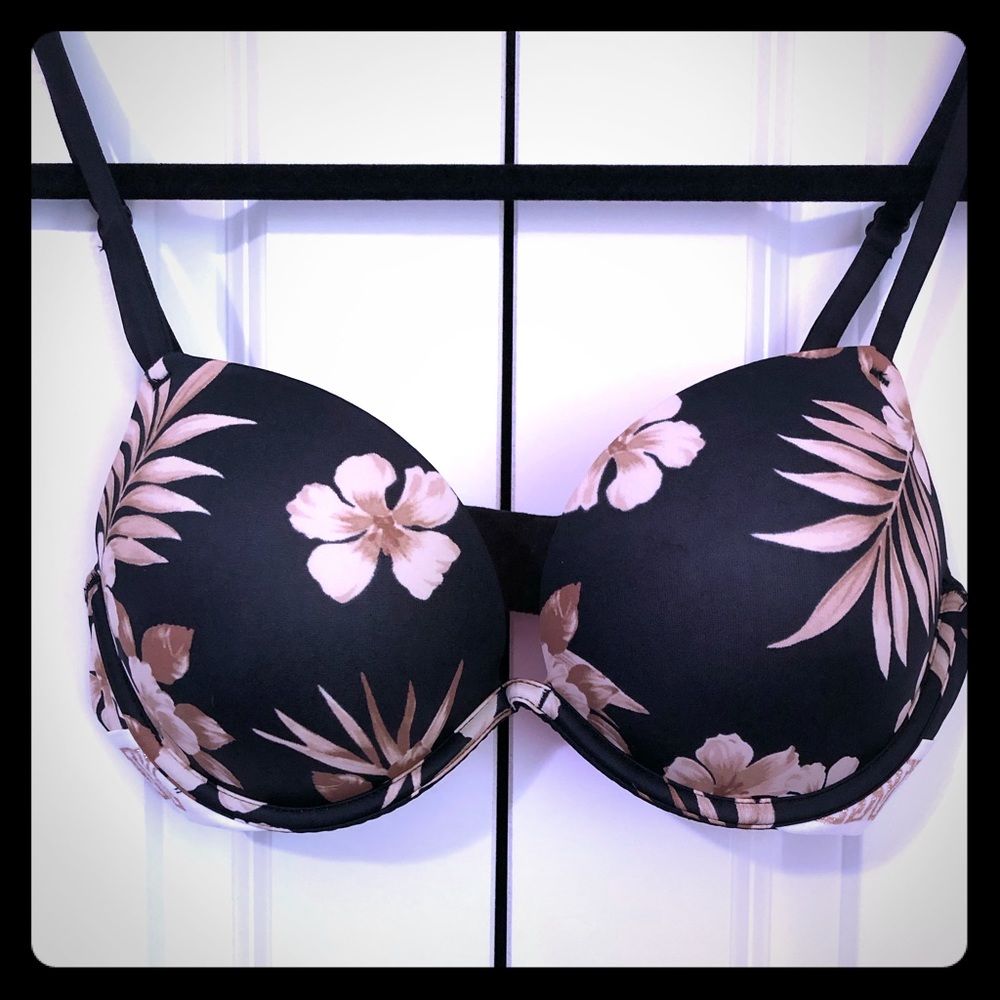 Pink Victoria secret push-up bra